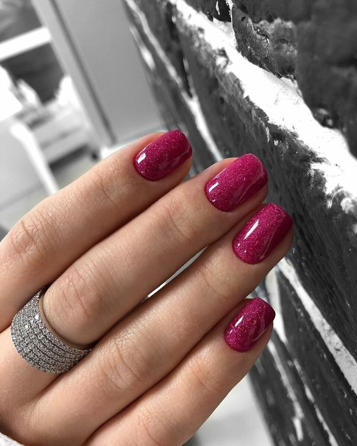 Ongles Framboise Givrée : Le Guide Ultime des Manucures Tendance pour l’Automne-Hiver