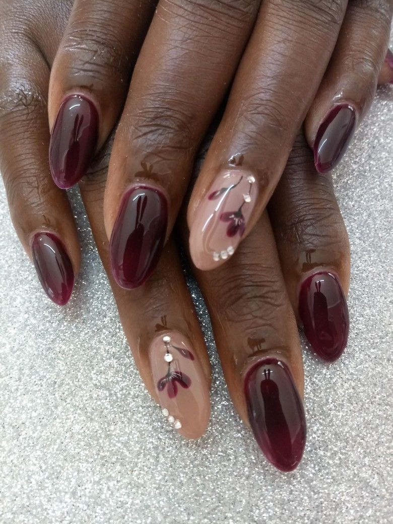 Design bordeaux chic pour soirées d'automne