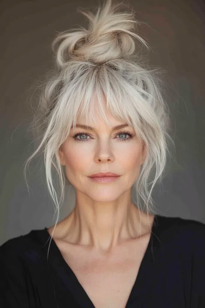 Cheveux fins coiffés avec frange légère et texturée